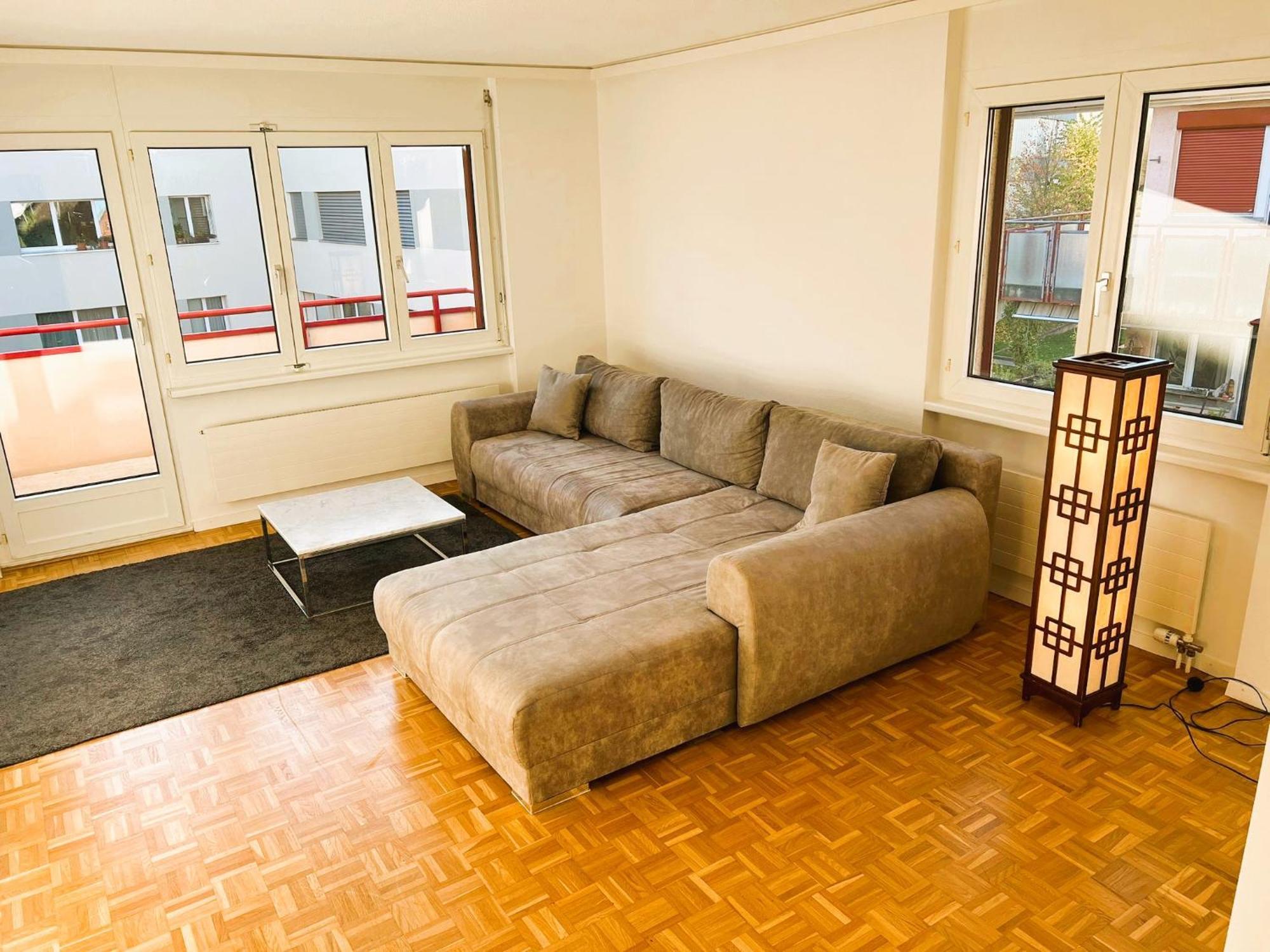 Large Center With Balcony Alt - Self Checkin Apartment